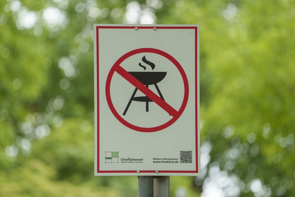 In manchen Kommunen in Hessen besteht derzeit sogar ein Grillverbot - wie etwa in Wiesbaden und Frankfurt am Main.