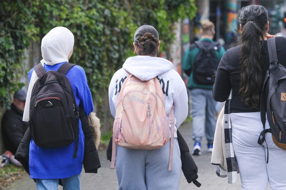 Zwei minderjährige Muslimas sollen rassistisch beleidigt worden sein. (Symbolfoto)