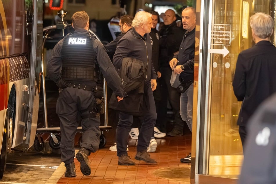 Mit dabei war auch Funktionär und Fußball-Ikone Rudi Völler (65).