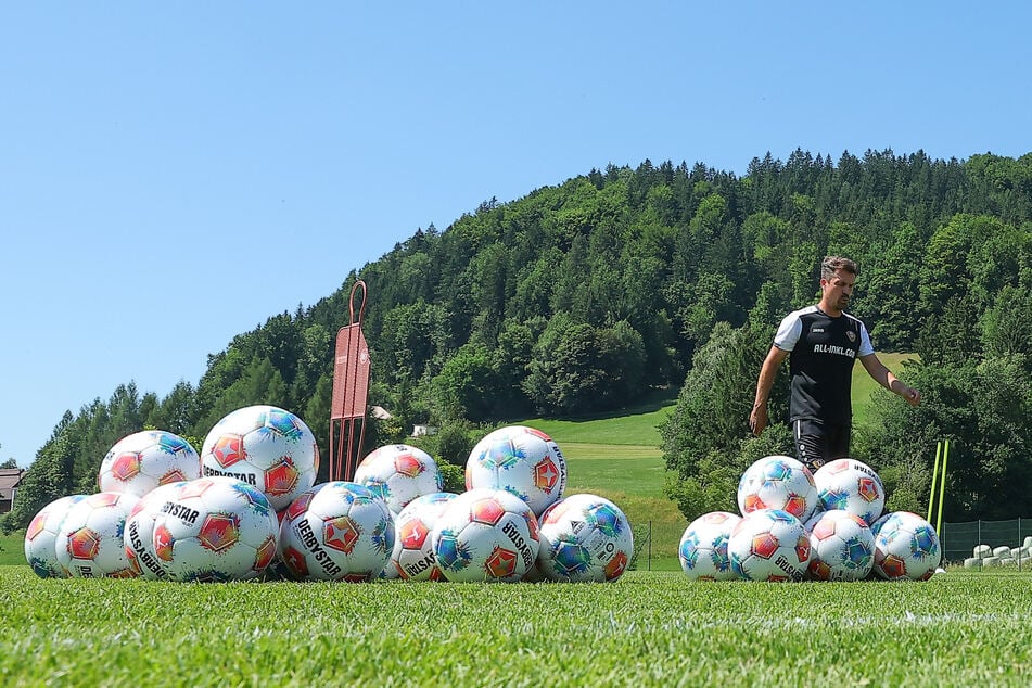 Ballberge und sattgrüne Berge: Dynamo und Trainer Thomas Stamm (42) fehlte es in Österreich an nichts.