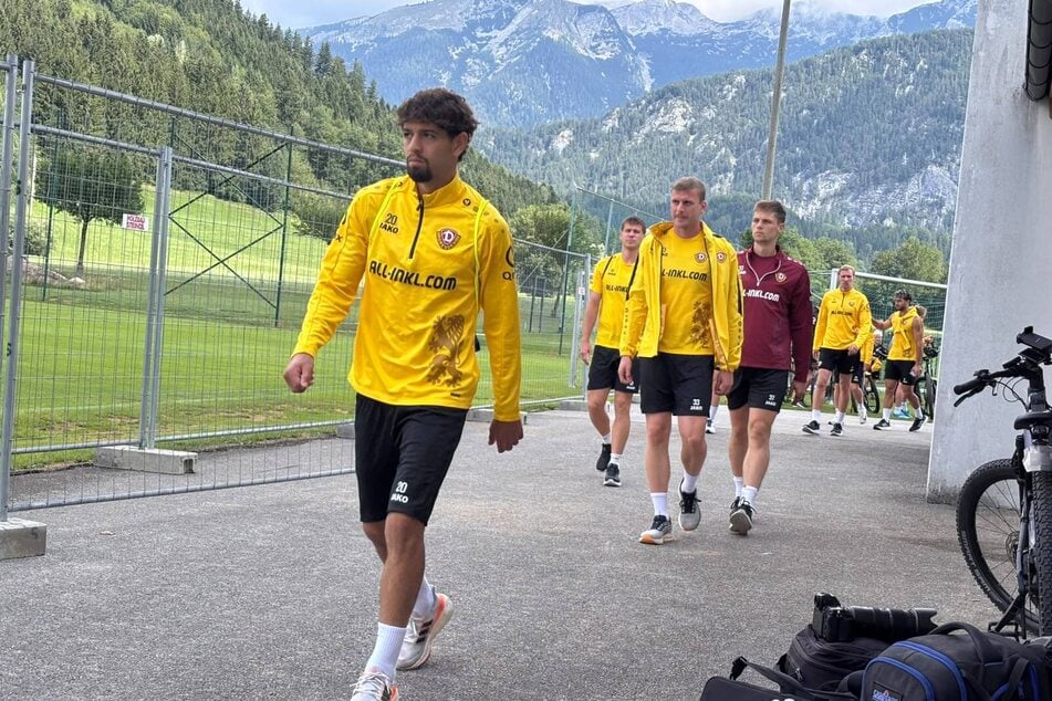 Die SGD-Spieler auf dem Weg zum Trainingsplatz.
