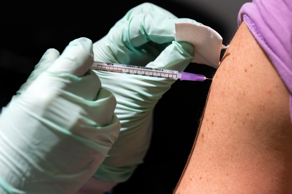 Advents-Impfen beim USV Jena: 500 Dosen stehen im "Wohnzimmer" des Vereins bereit