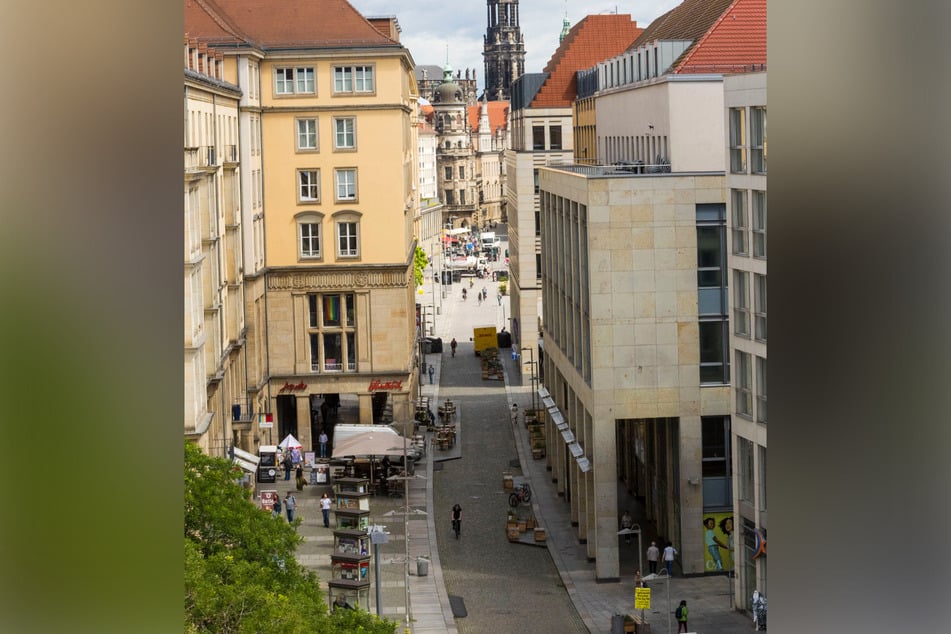 Nach dem Auszug der C&A-Filiale soll das Gebäude (r.) an der Seestraße umgestaltet werden. Unter anderem eine Schließung des Fassadenvorsprungs ist wohl in Planung.