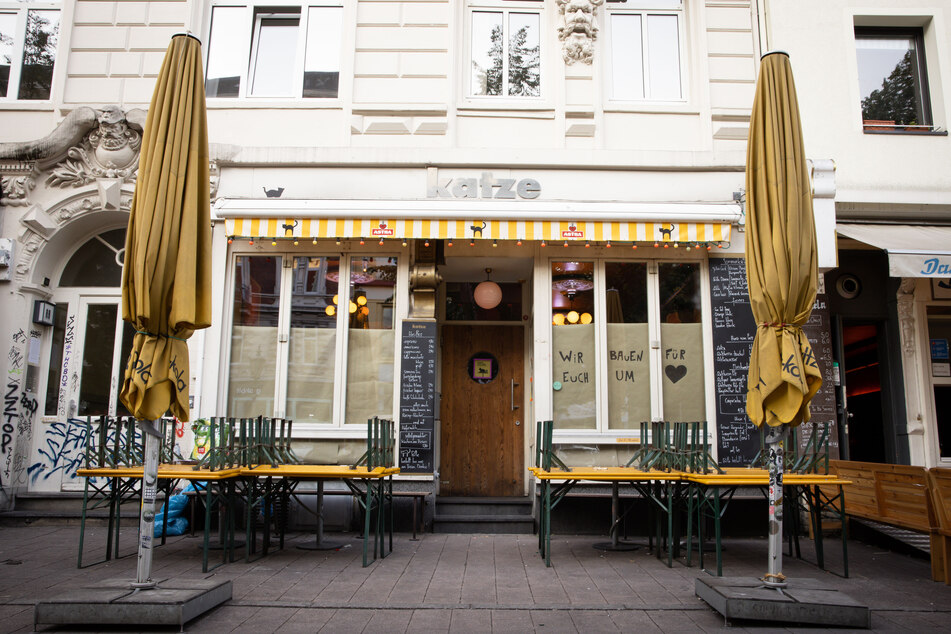 In der Bar "Katze" sind mehrere Mitarbeiter positiv auf das Coronavirus getestet worden.
