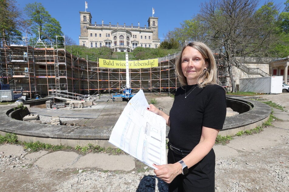 Projektleiterin Mary Knopf (47) vor dem sanierungsbedürftigen Wasserbecken.
