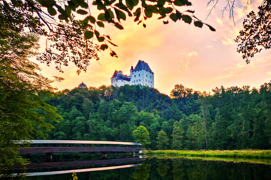 Die prunkvollen Räume des Schloss Burgk erfüllten alle Wünsche der Szenenbildnerin.