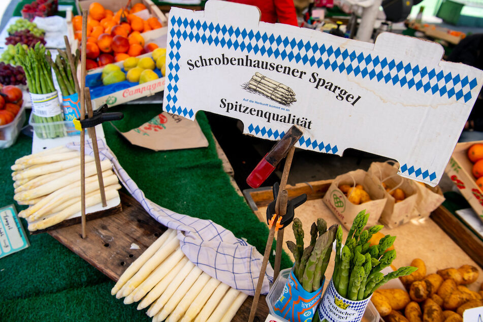 Bereits im März 2022 gab es den ersten Spargel. Doch ein Wettereinbruch in Schrobenhausen bremste das Geschäft.
