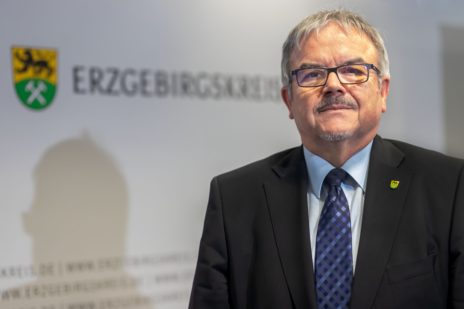 Landrat Frank Vogel (63, CDU) ist überwältigt vom Erzgebirgs-Video.