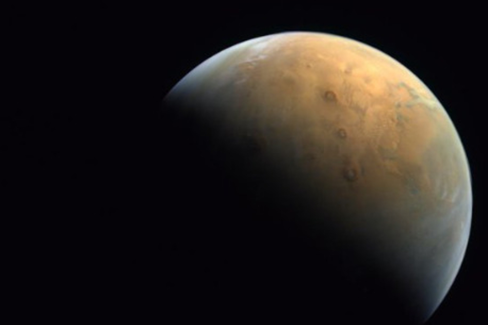 Fotos vom Mars! Raumsonde "zum Greifen nah" dran