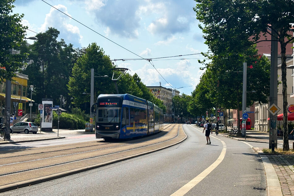 Der Verkehr der Straßenbahn sei von den Einschränkungen nicht betroffen.