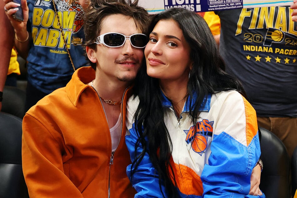 Kylie Jenner (r.) may be ready to get serious with a reportedly hesitant Timothée Chalamet (l.)