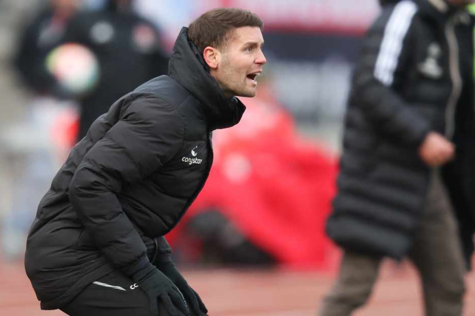 Fabian Hürzeler (29) trieb den FC St. Pauli bei seinem Pflichtspiel-Debüt als Trainer an.