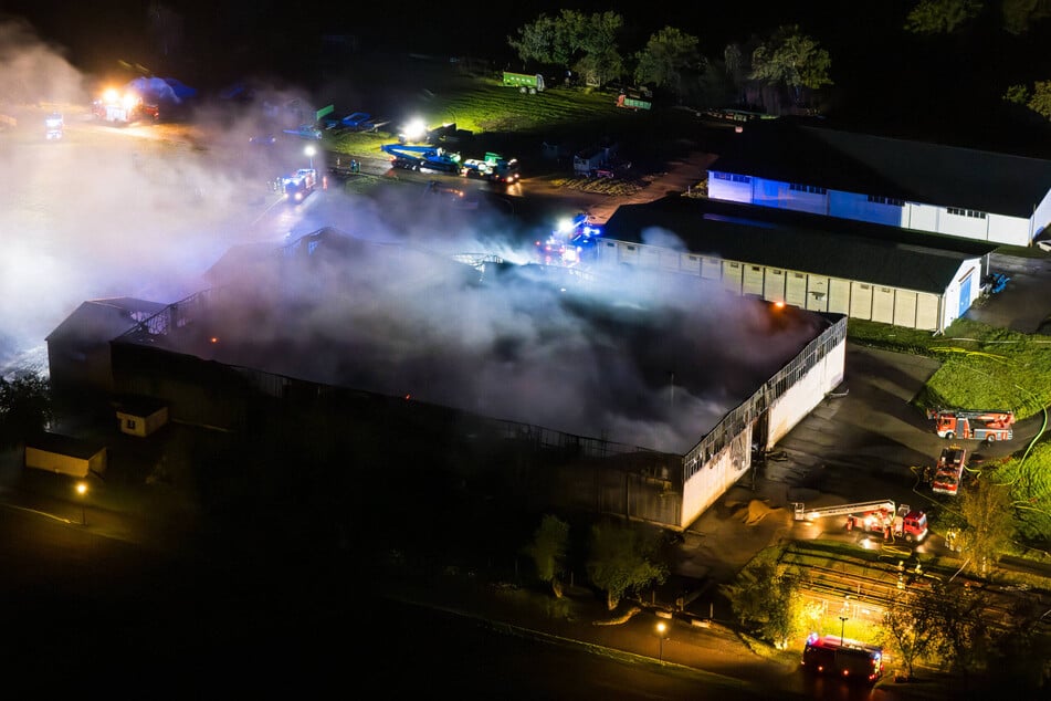 Als die Feuerwehr eintraf, stand die Scheune bereits in Vollbrand.