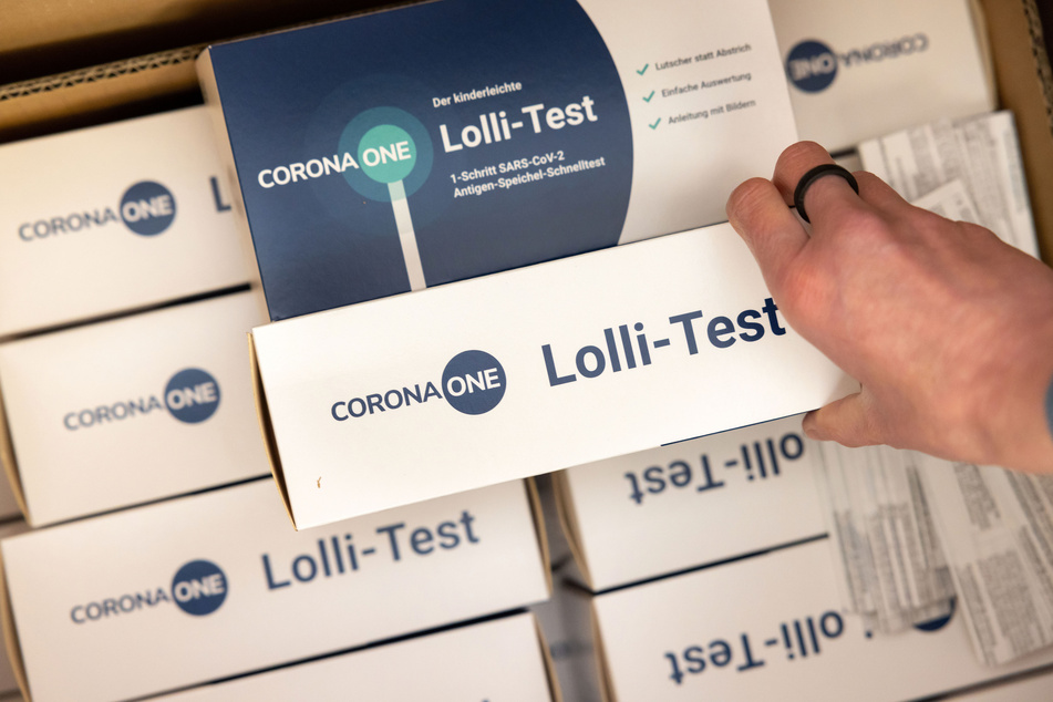 Lolli-Tests wie diese werden ab Montag in Hamburg ausprobiert.