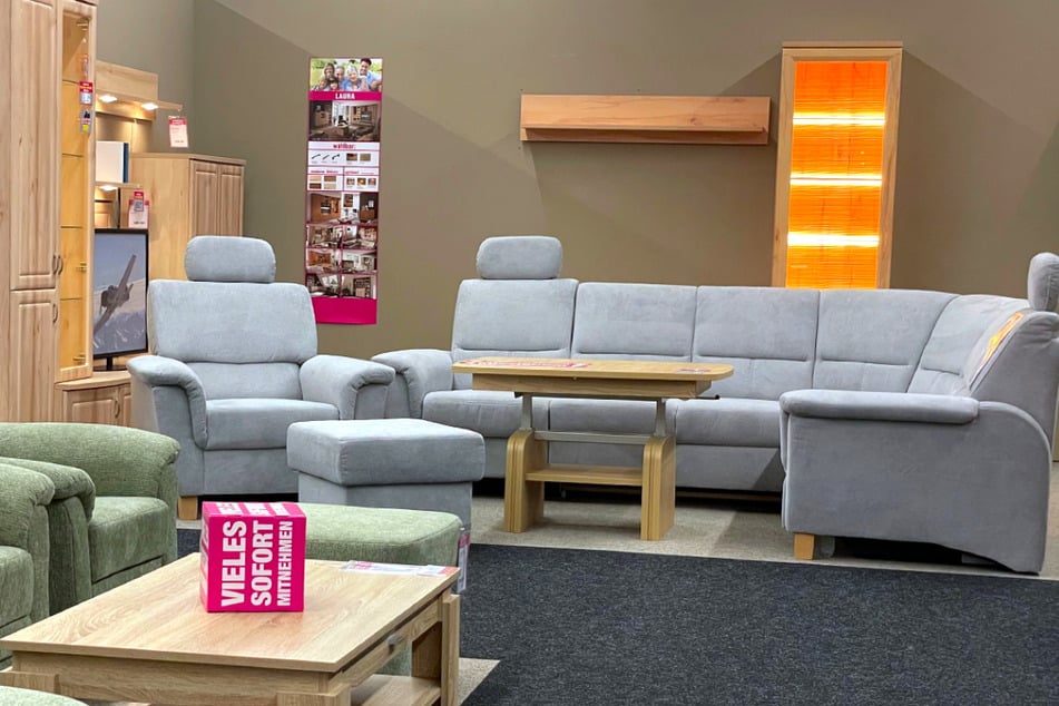 In der Wohnzimmer-Abteilung kann hier am Sonntag (2.11.) richtig viel gespart werden