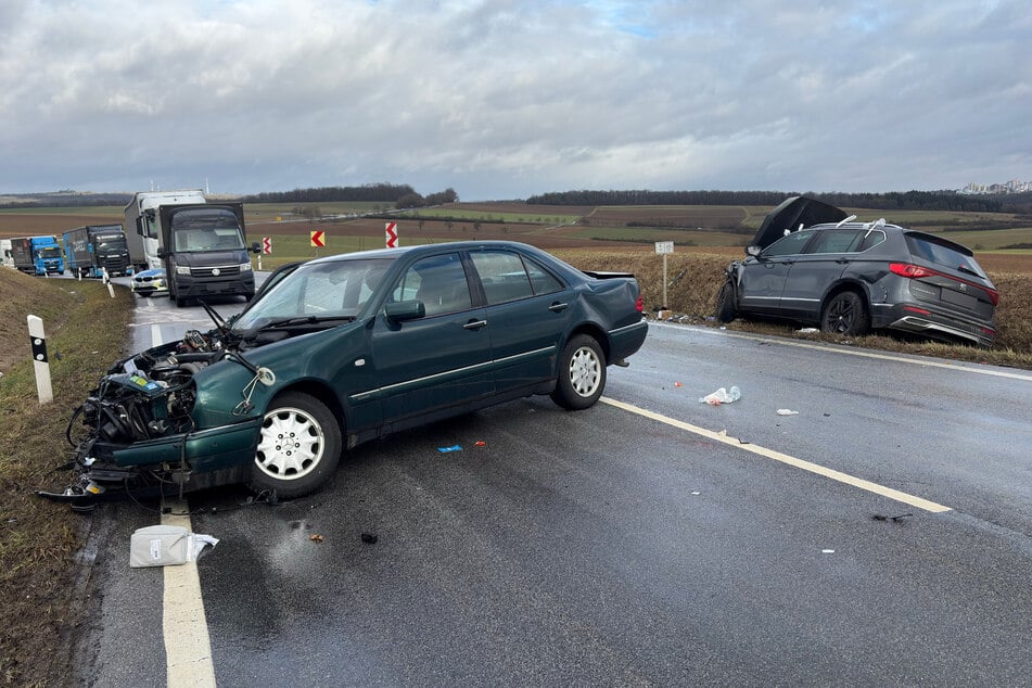 Auf der B19 bei Reichenberg in Unterfranken kollidierten die beiden Fahrzeuge frontal.