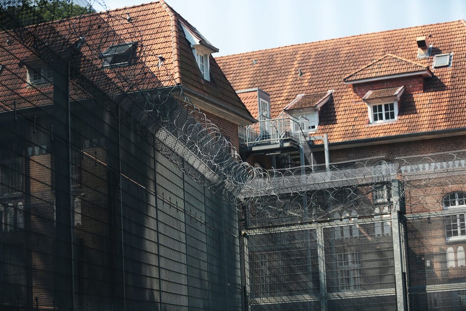 Der Informationsfluss zwischen Kliniken, Behörden und Unterbringungseinrichtungen soll verbessert werden. (Symbolbild)