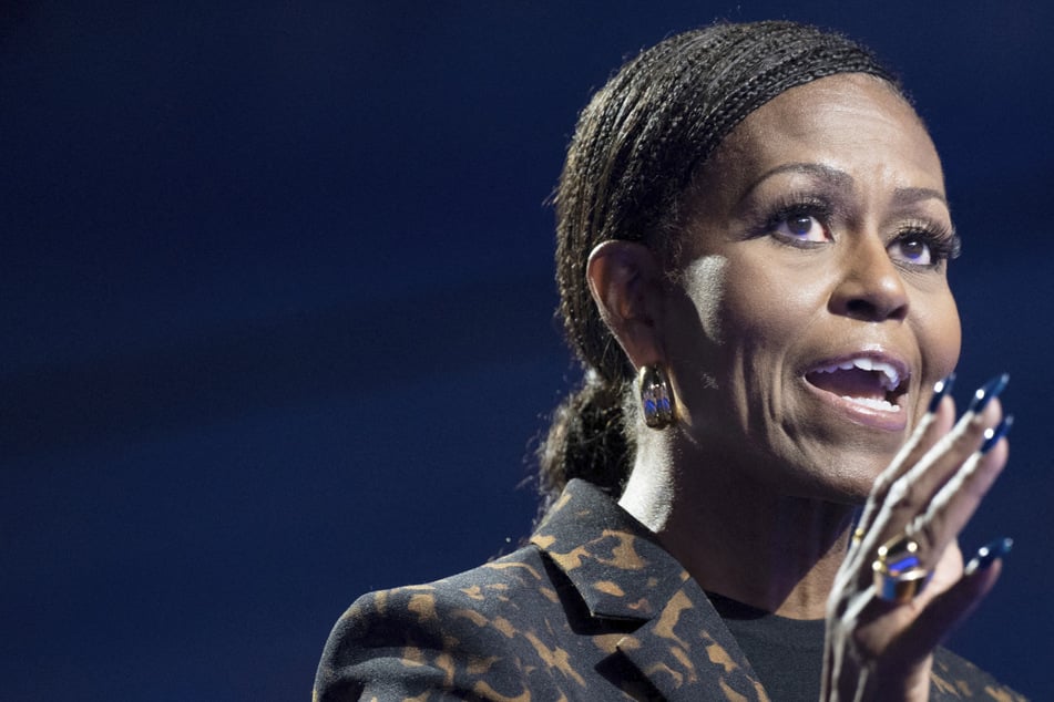 Michelle Obama and her Secret Service team save the day for injured tennis player!
