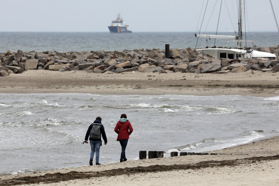 Spaziergänger entdeckten die Leiche am Strand von Kühlungsborn. (Archivbild)
