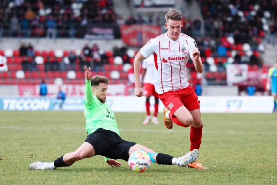 RWE-Spieler Samuel Biek (26, r.) ist nach seinem Platzverweis gegen den SV Babelsberg 03 für drei Meisterschaftsspiele gesperrt worden.