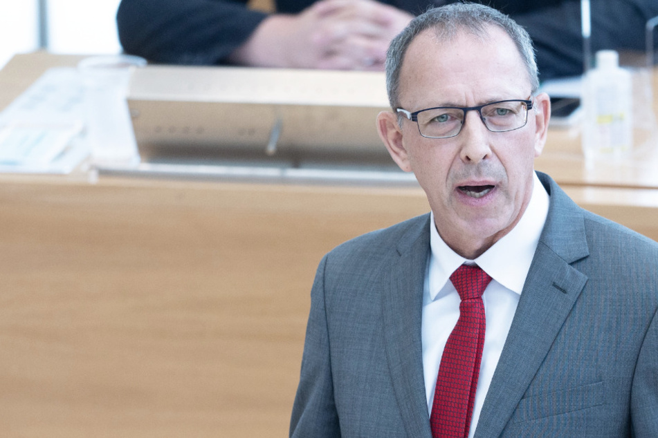 AfD strikt gegen Lockdown: "Kann Gesellschaft nicht ständig ins künstliche Koma versetzen"