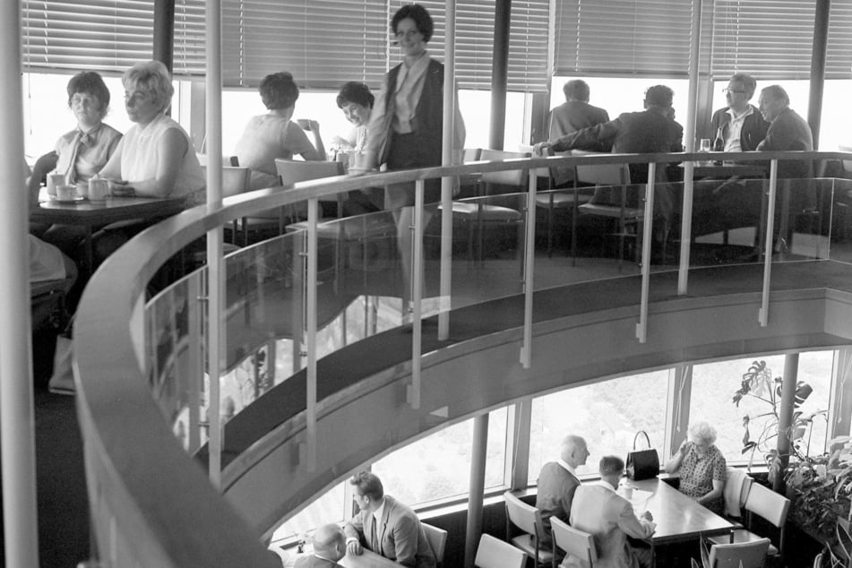 Die Restaurantetage im Turm Anfang der 70er-Jahre. Jährlich kamen etwa 200.000 Besucher.