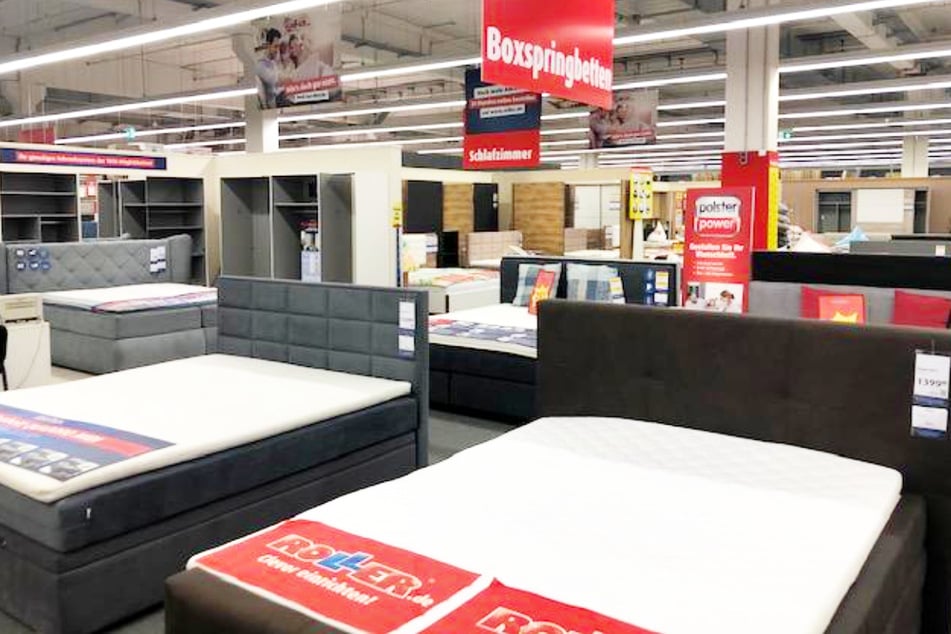 So günstig haut ROLLER wegen Schließung fast alle Möbel im Abverkauf raus