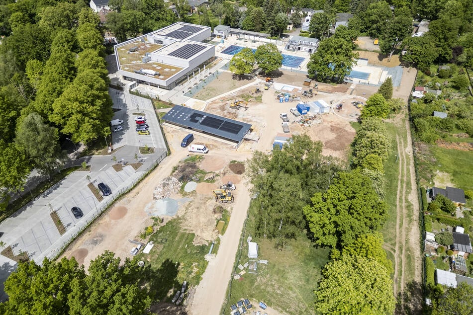 Noch ist im Bernsdorfer Freibad Baustelle.