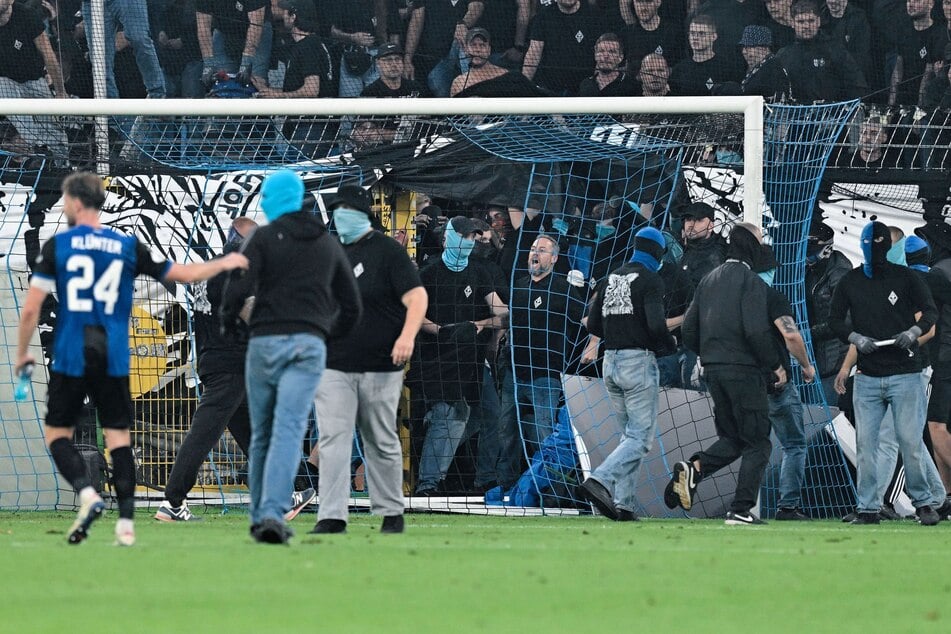 Bei der Pokalpartie zwischen Mannheim und Lautern gab es einen Platzsturm - wie hoch wird die Strafe dafür?