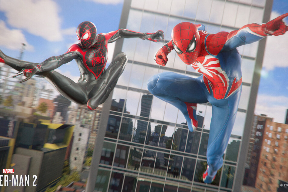 Die Spider-Men Peter und Miles kämpfen Seite an Seite, um New Yorks Straßen sauber zu halten.