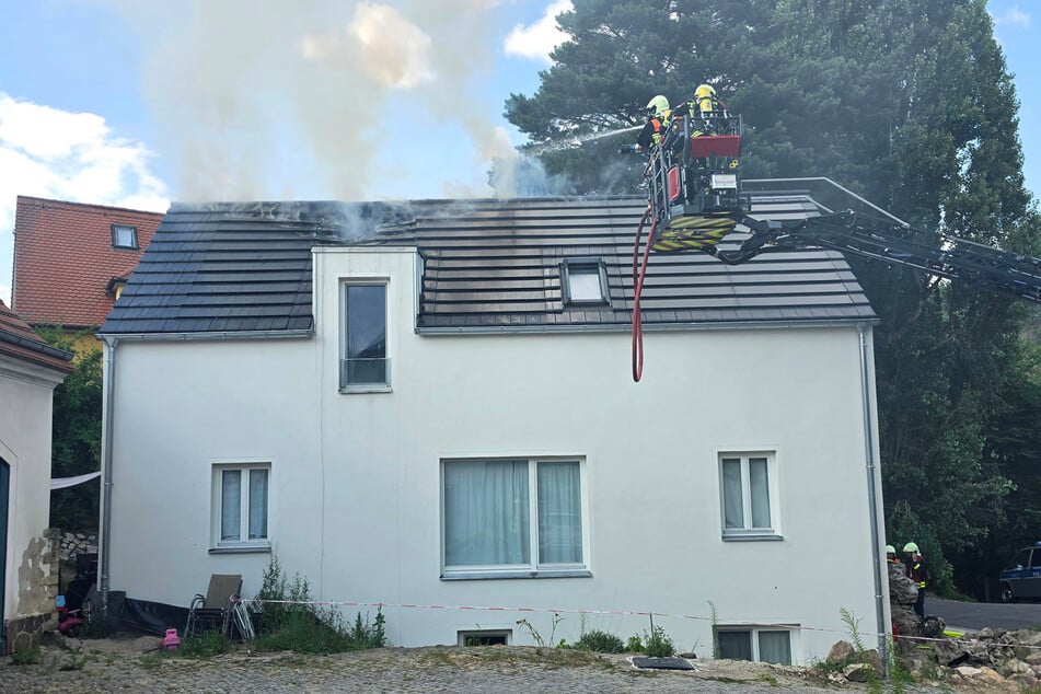 Am Samstagnachmittag fing die Solaranlage eines Wohnhauses in Radebeul Feuer.