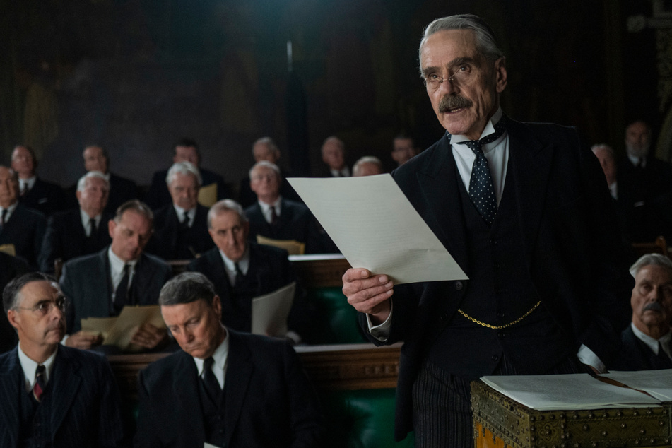 Jeremy Irons (73) als Neville Chamberlain in einer Filmszene von "München - Im Angesicht des Krieges".
