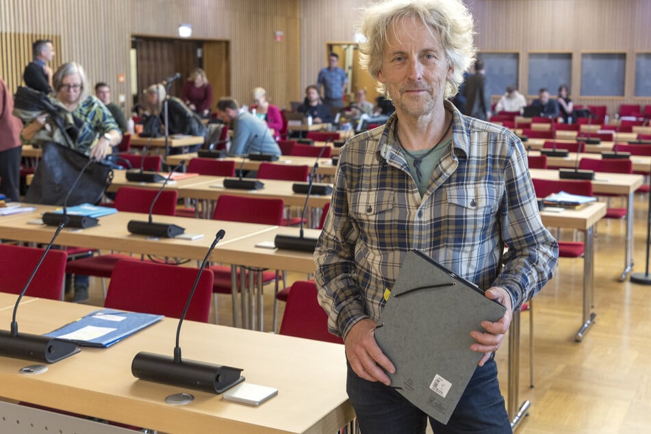 Grünen-Stadtrat Torsten Schulze (55) fordert klare Leitlinien für die Sperren-Finanzierung.