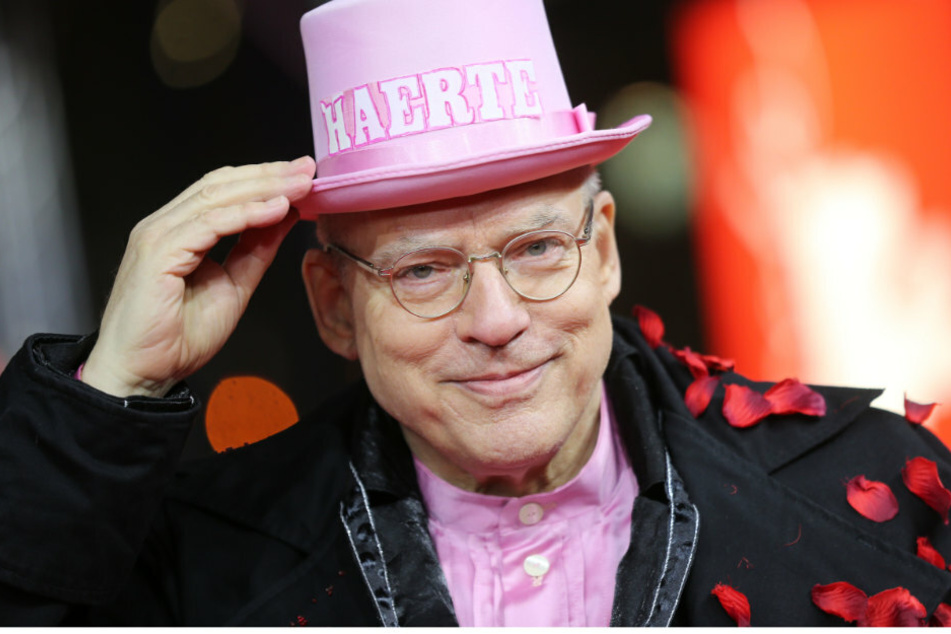 Regisseur Rosa von Praunheim (77) kommt während der 65. Internationalen Filmfestspiele zur Premiere des Films "Härte (Tough Love)".