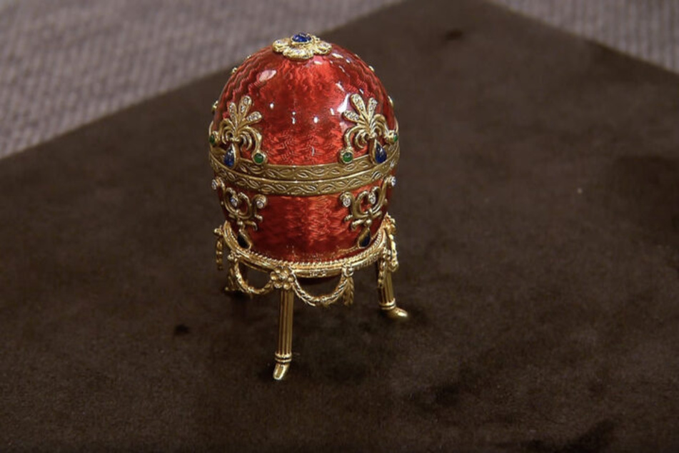 Das rote Fabergé-Ei ist extrem selten und ging für 9000 Euro an David Suppes.