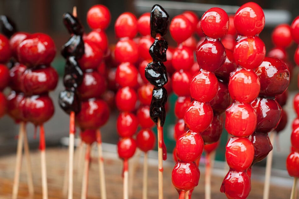 Glasfrüchte gelten bei vielen als echter Leckerbissen. Doch wer die mit einer Zuckerkruste überzogenen Süßigkeiten selbst herstellen will, lebt mitunter gefährlich. (Symbolbild)