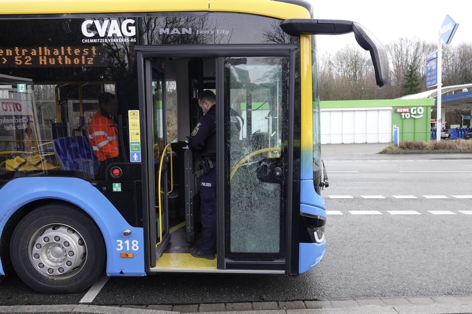 Chemnitz: Fahrgast zerstört Tür an Chemnitzer Linienbus