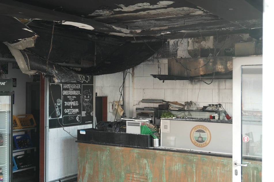 In einem Schnellrestaurant war angestautes Fett in der Abzugshaube in Brand geraten.