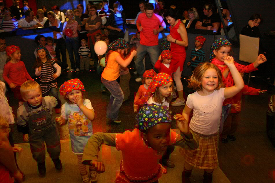 Bei der Glitzerkidsdisko können die Kleinen mal so richtig abtanzen. (Symbolfoto)