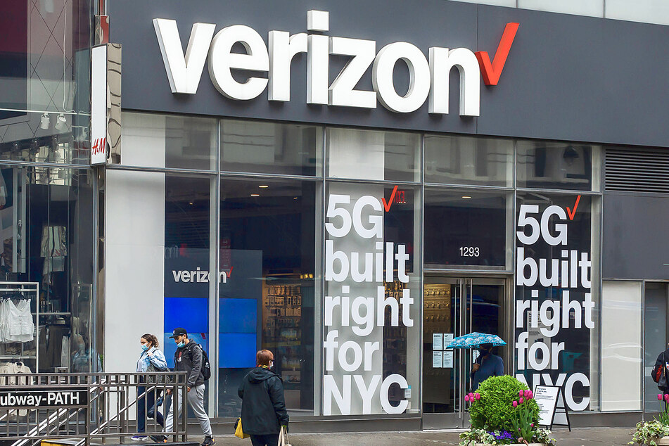 Verizon stores in NYC have advertised the 5G rollout to customers.