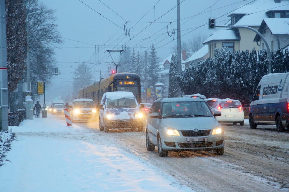 Dresden: Überall Schnee: Stressiger Wintereinbruch in Dresden!