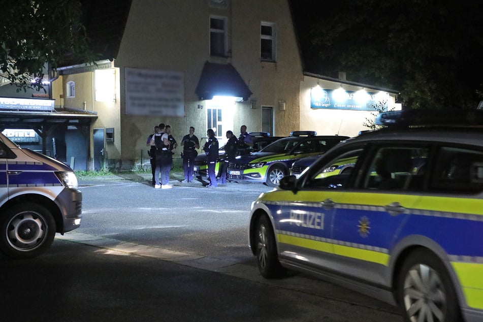 Die Polizei ermittelt nun zu den genauen Umständen der Tat.
