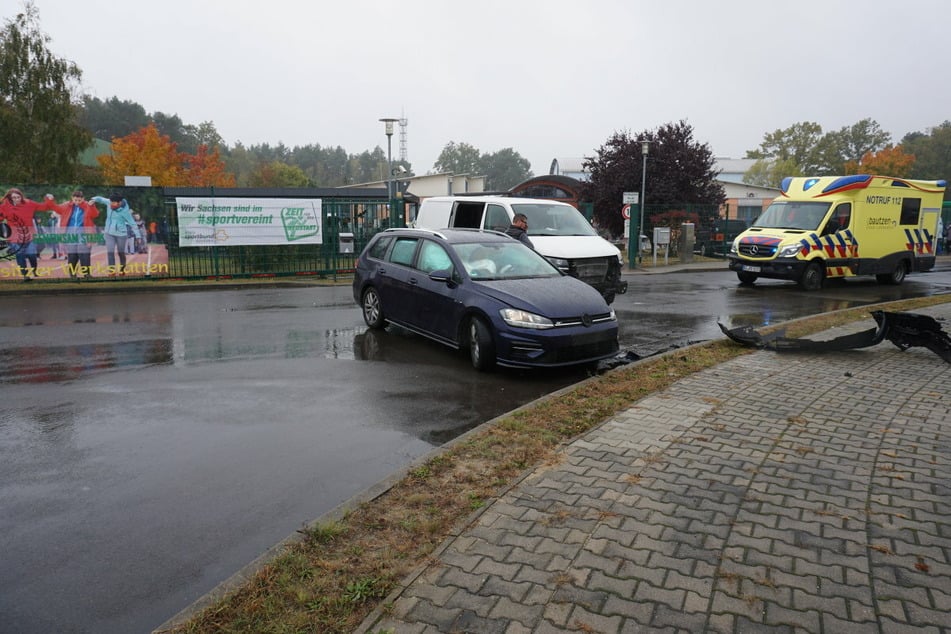 Der Rettungsdienst musste sich um den VW-Fahrer kümmern. Auch ein Notarzt war vor Ort.