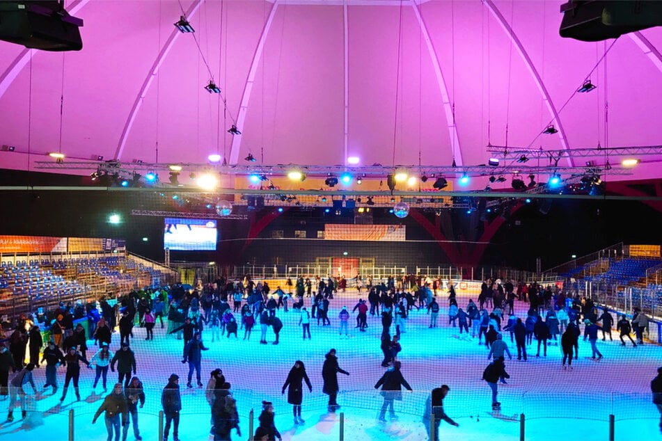 Bei dem Party-Special könnt Ihr eislaufen und dabei bei den besten Party-Hits feiern.