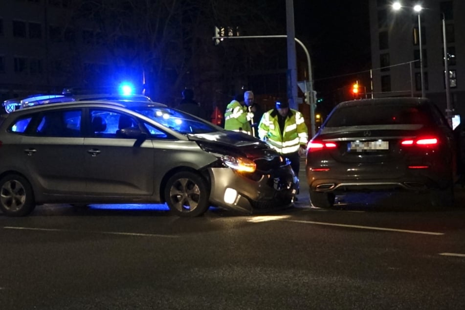 Auf einer Kreuzung auf der Parthestraße sind zwei Autos zusammengeprallt.