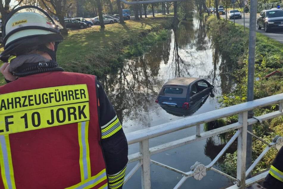 Die Feuerwehr unterstützte die Einsatzkräfte bei der Bergung.