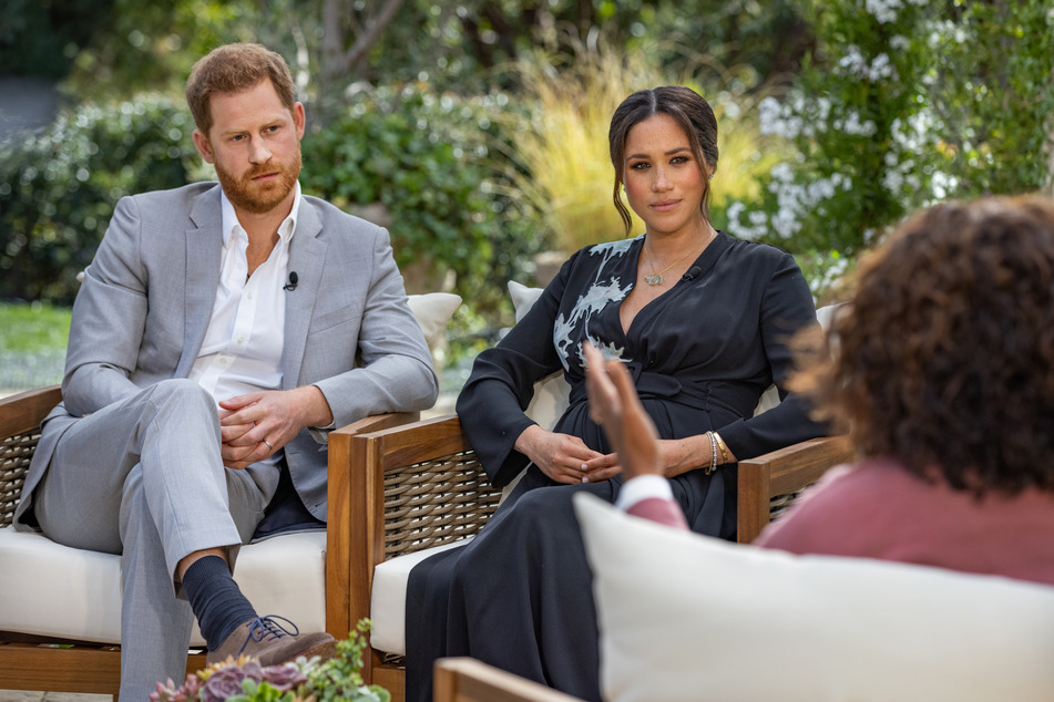 Die US-Starmoderatorin Oprah Winfrey (67) mit dem britischen Prinz Harry (36) und seiner Ehefrau Ex-Herzogin Meghan (39).