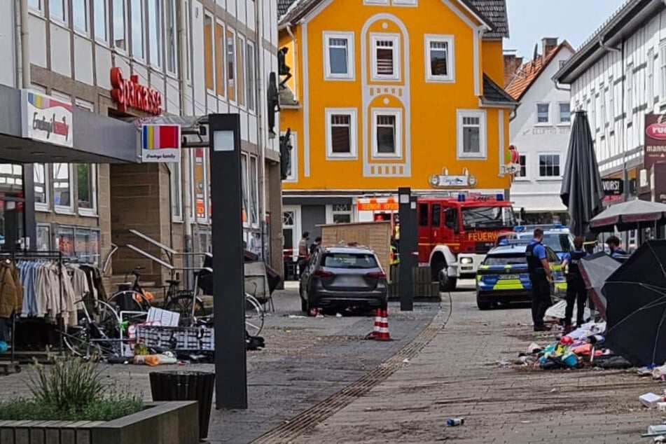 Die Fußgängerzone glich einem Trümmerfeld.
