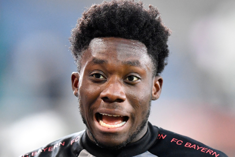 Alphonso Davies (20) vom FC Bayern München konnte mit der Nationalmannschaft Kanadas gegen die Kaimaninseln Geschichte schreiben.