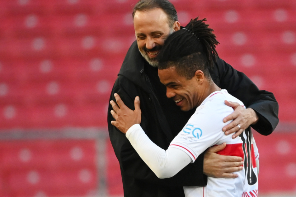 Daniel Didavi (31, r.) bleibt beim VfB.